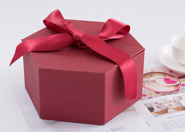 Hexagon Douane drukte Grootte 24,5 van Giftdozen * 21,3 * 10.5cm met Lint leverancier