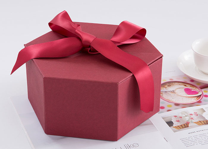 Hexagon Douane drukte Grootte 24,5 van Giftdozen * 21,3 * 10.5cm met Lint leverancier